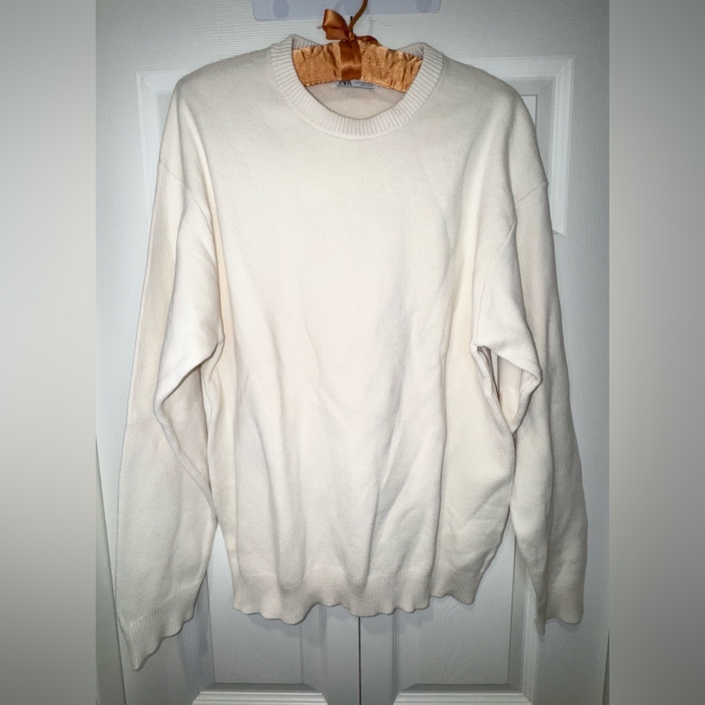 ZARA SOFT TEXTURED KNIT MENS SWEATER. Oyster white. Size medium. NWOT